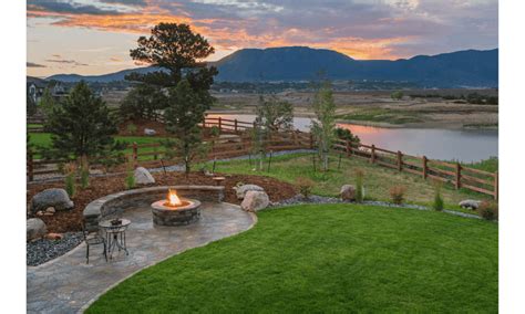 Backyard Landscape 的图像结果