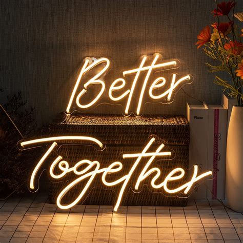 Wedding Receptions With Neon Wedding Signs | Victor Lodge