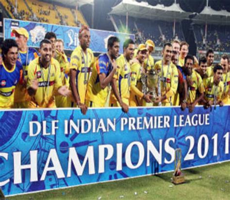 Sports celebrities too in fray - SRK, FMCG cos lead TV advertising ...