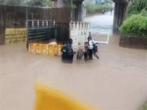 Floods in 250 villages of Uttar Pradesh, SDRF excavates 3 bodies buried ...