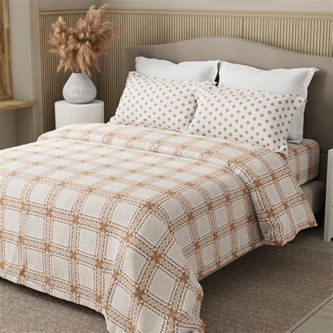 Buy BOUTIQUE LIVING Embrace Cotton 152TC Checked 3Pcs Queen Bedsheet ...