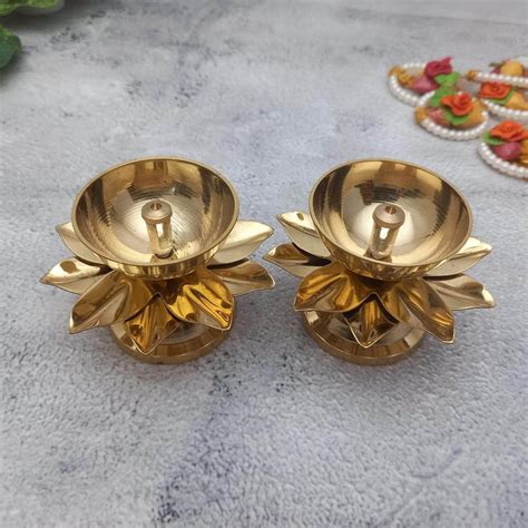 Brass Flower Vathi Diya – onesilver.in