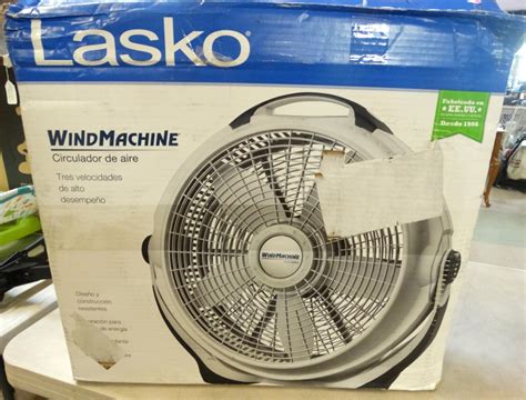 Lot - LASKO Wind Machine Floor Fan