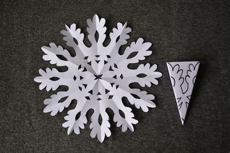 Make these snowflakes and gingerbread houses for holiday family fun ...