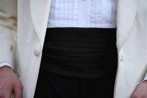 Cummerbunds: The Definitive Guide To Tuxedo Waist Sashes | Gentleman's ...