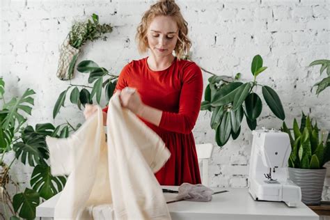 Using Overlocker Sewing Machine 的图像结果