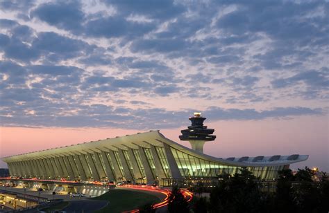 Relaxing in a $4 Million Lounge Under the Dulles Control Tower Could ...