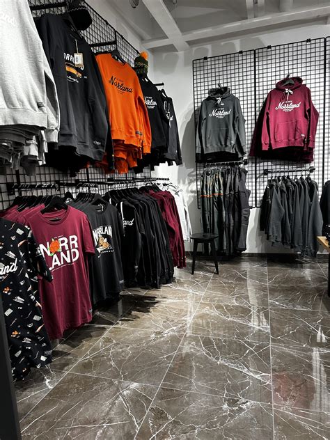 The Local Store NB 的图像结果