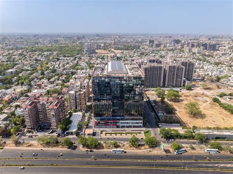 Premium Showrooms and Retail Spaces in Nehrunagar, Ahmedabad | Stratum ...