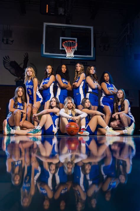 Group basketball media day poses in 2025 | Basketball senior pictures ...