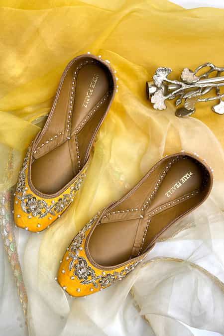 Buy Trending Fashion Accessories 2024 Online | Aza Fashions