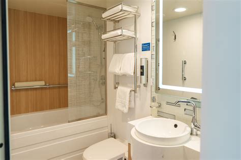 Antarctic Express: Crossing the Circle – Polar Cruises