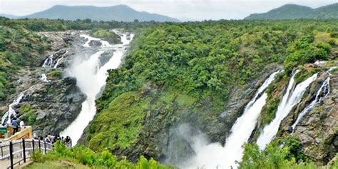 35 Top Places To Visit In Karnataka During Monsoon Season!
