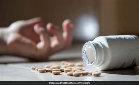 सेक्स ड्रग के ओवरडोज से गई शख्स की जान, कमरे में मंगेतर का कर रहा था ...