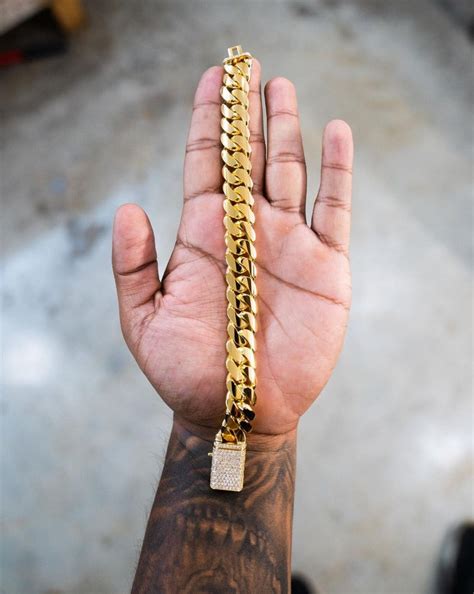 RARE PRINCE by CARAT SUTRA | Solid 10mm Miami Cuban Link Bracelet with ...