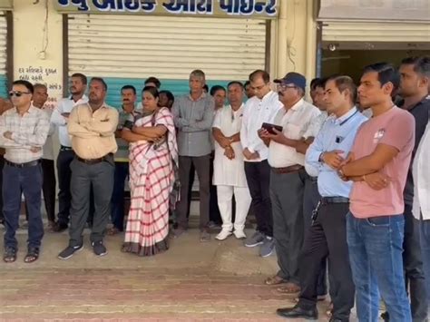 Angered by the shutdown of the main road connecting Valsad and Khergam ...