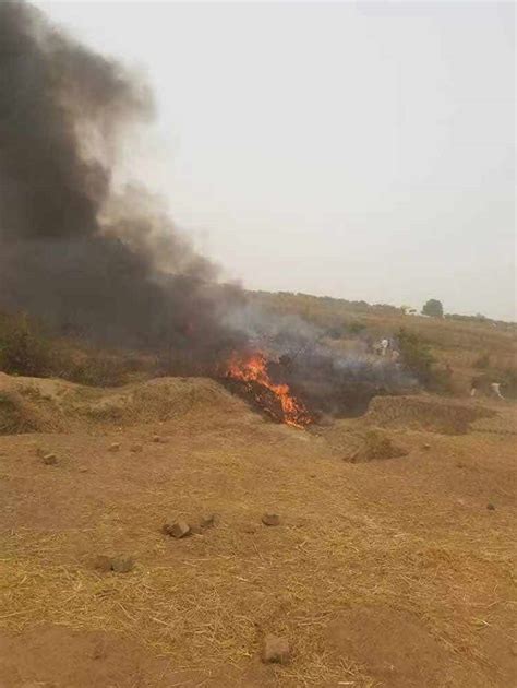 尼日利亚一空军客机坠毁 机上7人全部遇难 - 海报新闻