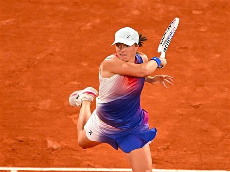 French Open 2024: Birthday Girl Iga Swiatek Advances To 4th Round, Ons ...