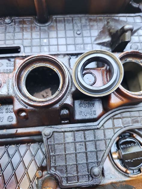 How to get spark plug tube seals fitted? : r/fixit