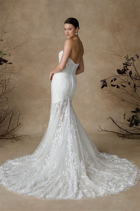 Giza: Strapless Wedding Dress with Unlined Bodice and Sweetheart Neck | Justin Alexander