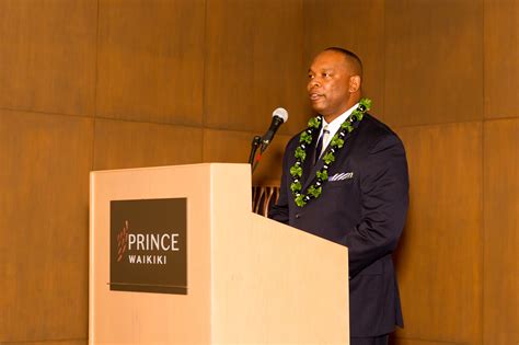 IMCOM -- Pacific employee named "Top Cop" at law enforcement awards ...