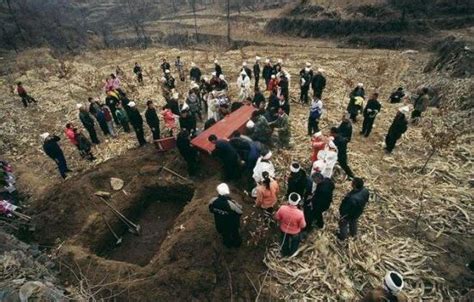 中国传统丧葬习俗——出殡，到底有哪些讲究，“路祭”是怎么来的-白事风俗