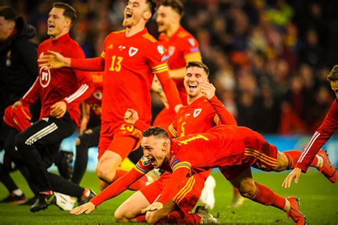 欧洲足坛刺激一夜：诞生5场惨案，2队晋级世界杯，葡萄牙进第一档_比利时_英格兰_梅西