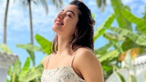 Inko thand nahi lagti: Rashmika Mandanna massively trolled for her ...