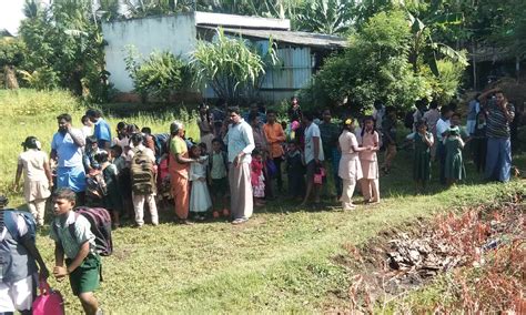 100-க்கும் மேற்பட்ட மாணவர்களை ஏற்றி வந்த தனியார் பள்ளி வாகனம்- மாணவன் ...