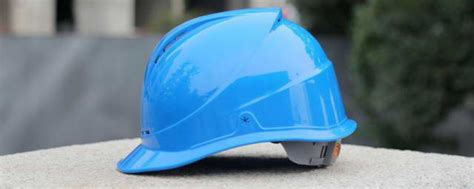 建筑工地工人帽子都有什么颜色，区别是什么呢_安全帽