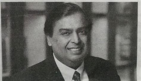 Write a descriptive paragraph in 100-120 words based on the visual clue ...