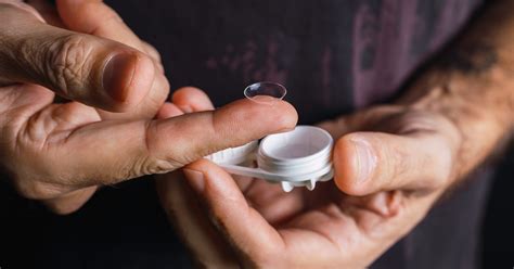 How Do Contact Lenses Work? | 1-800 Contacts