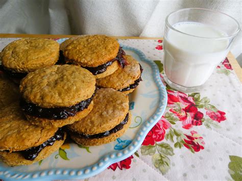 Old Quebec Date Filled Oat Cookies | The English Kitchen