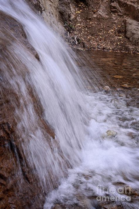 Waterfall Side View 的图像结果