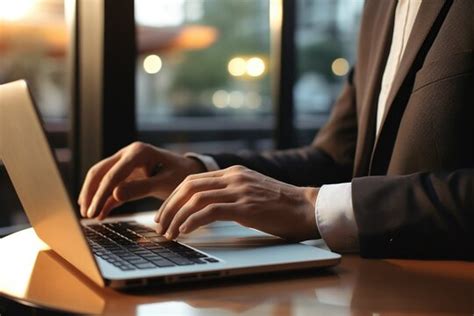 Businessman with Laptop 的图像结果