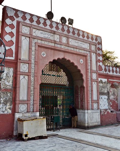 A Sufi saint, a Sikh guru and their message of love: A journey from ...