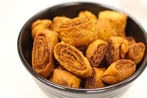 गुजराती भाकरवड़ी - gujarati-bhakarwadi - Nari Punjab Kesari