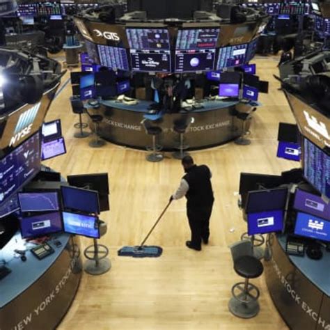 Wall Street Closes With Historically Low Volatility