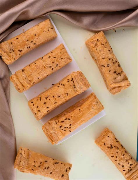 PUFFS & RUSK – The Hazelnut Factory
