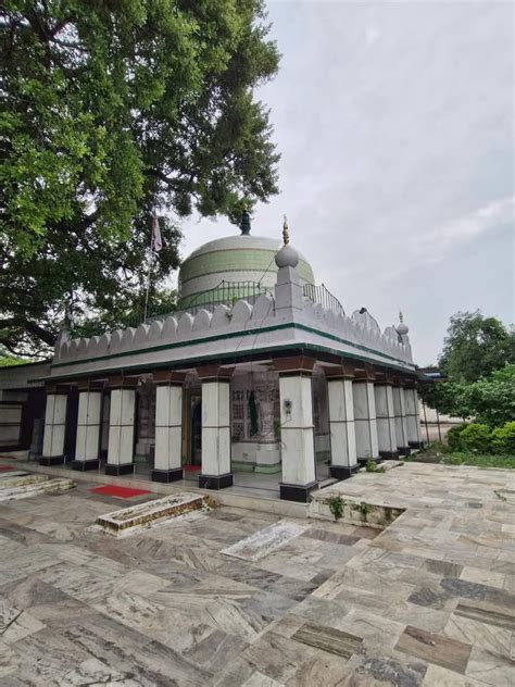🌺 ꧁ Dargah Makhdoom Shah Wilayat, Chanderi ꧂ 🌺 . - Studio Dharma