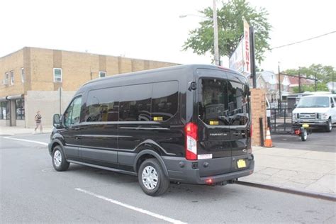 Rent a 15 Passenger Van 的图像结果