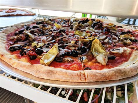 Wall St Pizza Marks An Intersection For NY Style & LA Tastes • Foodzooka