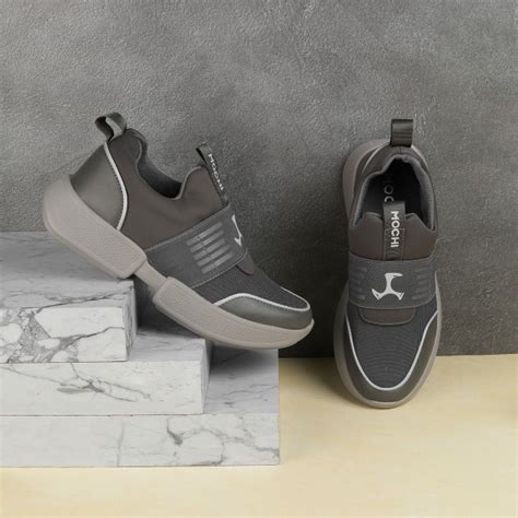 Buy Trending Sneakers Online for Men & Women at 60% Off