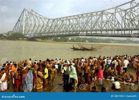 Ganga River Pollution in Kolkata. Editorial Stock Photo - Image of howrah, bridge: 10811923