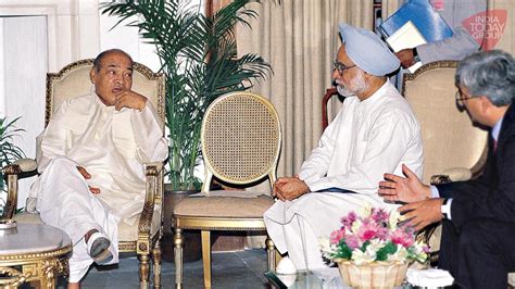 Confer Bharat Ratna on Manmohan Singh, PV Narasimha Rao: Veerappa Moily ...