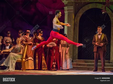 Image result for Opera Classique