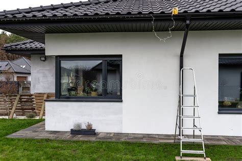 Installing Gutter Lights 的图像结果