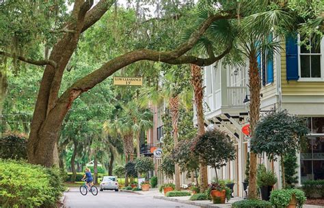 https://cdn.enjoytravel.com/img/travel-news/beaufort-south-carolina.jpg?utm_source=chatgpt.com