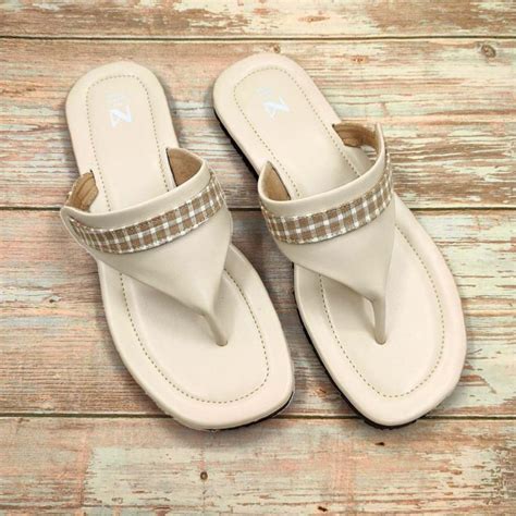 Levi Offwhite Checks – The Madras Trunk