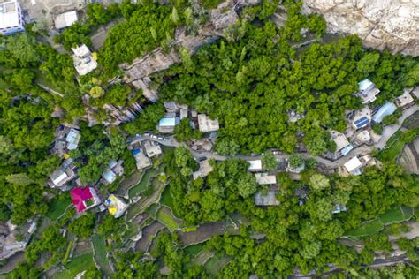 Divided land, disputed origins: India's Brokpa people